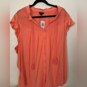 NWT Lightweight torrid blouse. Super pretty size 4